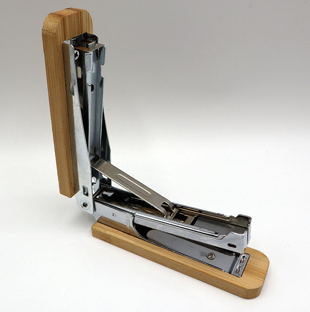 MORWE nachhaltiger Bambus Büro-Tacker aus Holz - Edler Holzhefter - Office Bambus-Handhefter